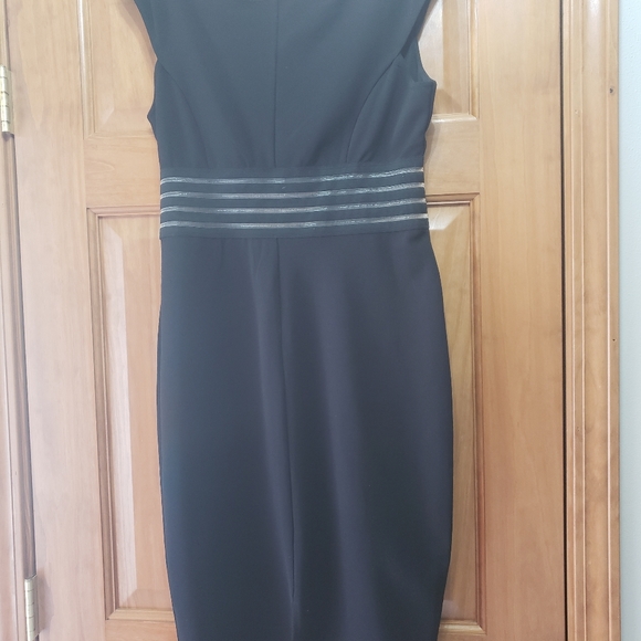 Black dress - Picture 3 of 4